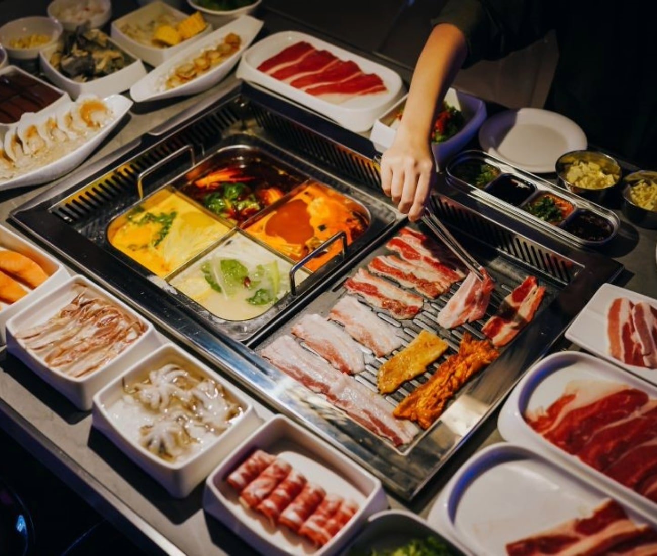 「 牛必宅烤肉酒肆 Niubility BBQ Bistro 」宇宙主题火锅烧烤体验 | Smitten Gourmet
