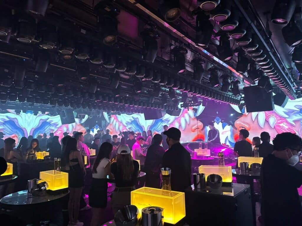 中国酒吧第一全LED