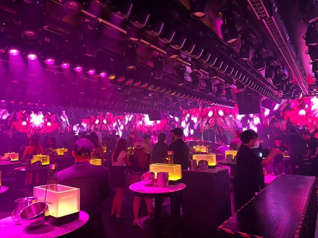 中国酒吧第一全LED